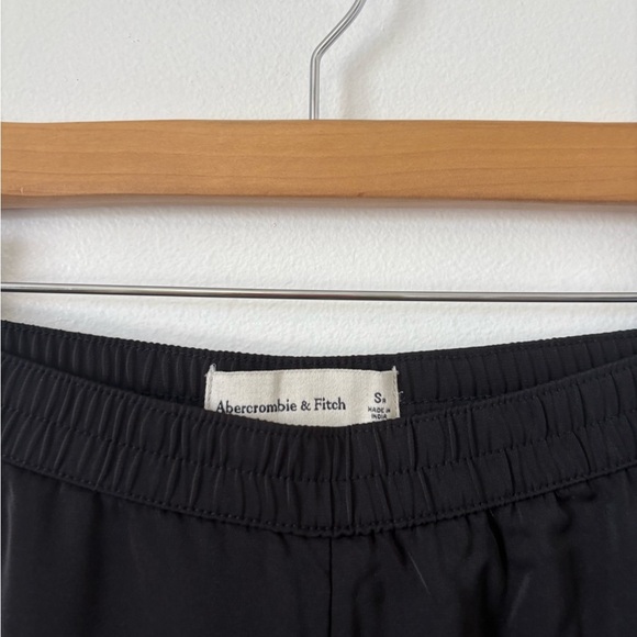 Abercrombie & Fitch Drapey Pull-On Pant – Black – Size Small - Picture 3 of 5